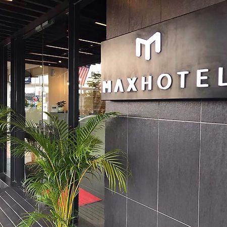 Max Hotel Subang Jaya Exterior photo