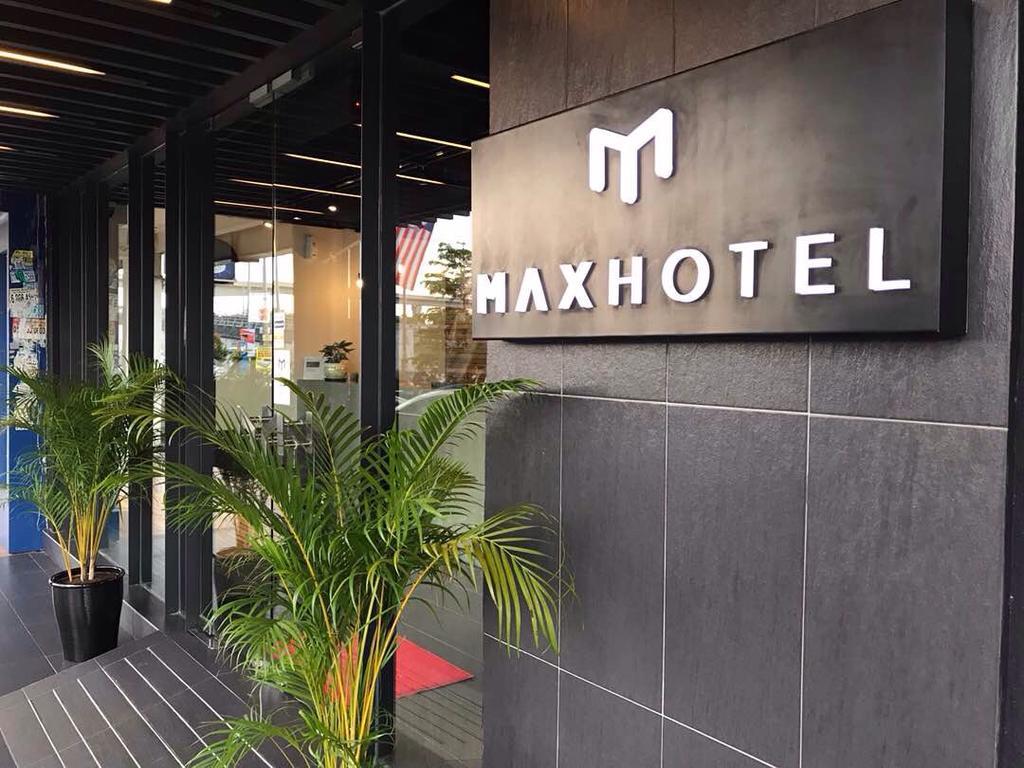 Max Hotel Subang Jaya Exterior photo